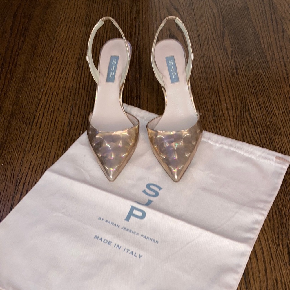 SJP Sarah Jessica Parker size 37.5 gold sling back heels with dust bag